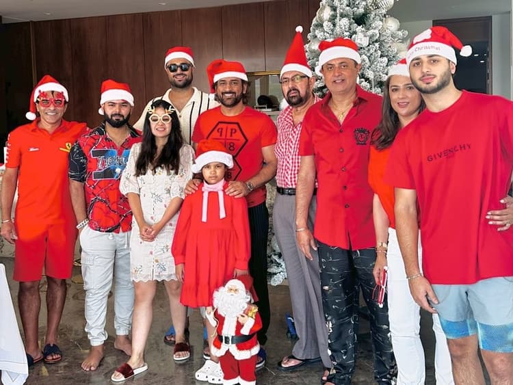 Viral Photo: एमएस धोनी ने परिवार के साथ मनाया क्रिसमस, ऋषभ पंत भी हुए शामिल