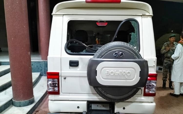 Video: त्रिपुरा चुनाव में हिंसा की जांच के लिए पहुंची संसदीय टीम पर हमला, 4 से ज्यादा वाहन क्षतिग्रस्त