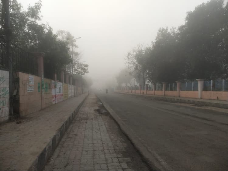 UP Weather Today: यूपी में ओलावृष्टि-बारिश, फसलों को नुकसान, घने कोहरे से दिन की शुरुआत