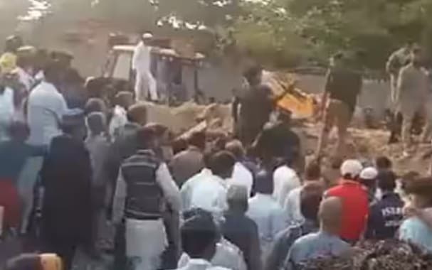 UP News : मऊ में हल्दी की रस्म के दौरान दीवार ढहने से 23 लोग घायल, 4 महिला सहित 6 की मौत
