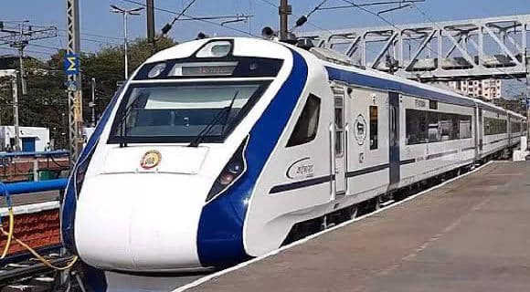 Vande Bharat Train: माता वैष्णो के भक्तों के लिए बड़ी खबर, अब वंदे भारत से तय करें दिल्ली से कटरा तक की यात्रा