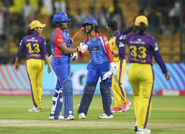 WPL 2024: दिल्ली कैपिटल्स ने यूपी वारियर्स को 9 विकेट से रौंदा, राधा यादव और मारिजेन कैप की घातक गेंदबाजी
