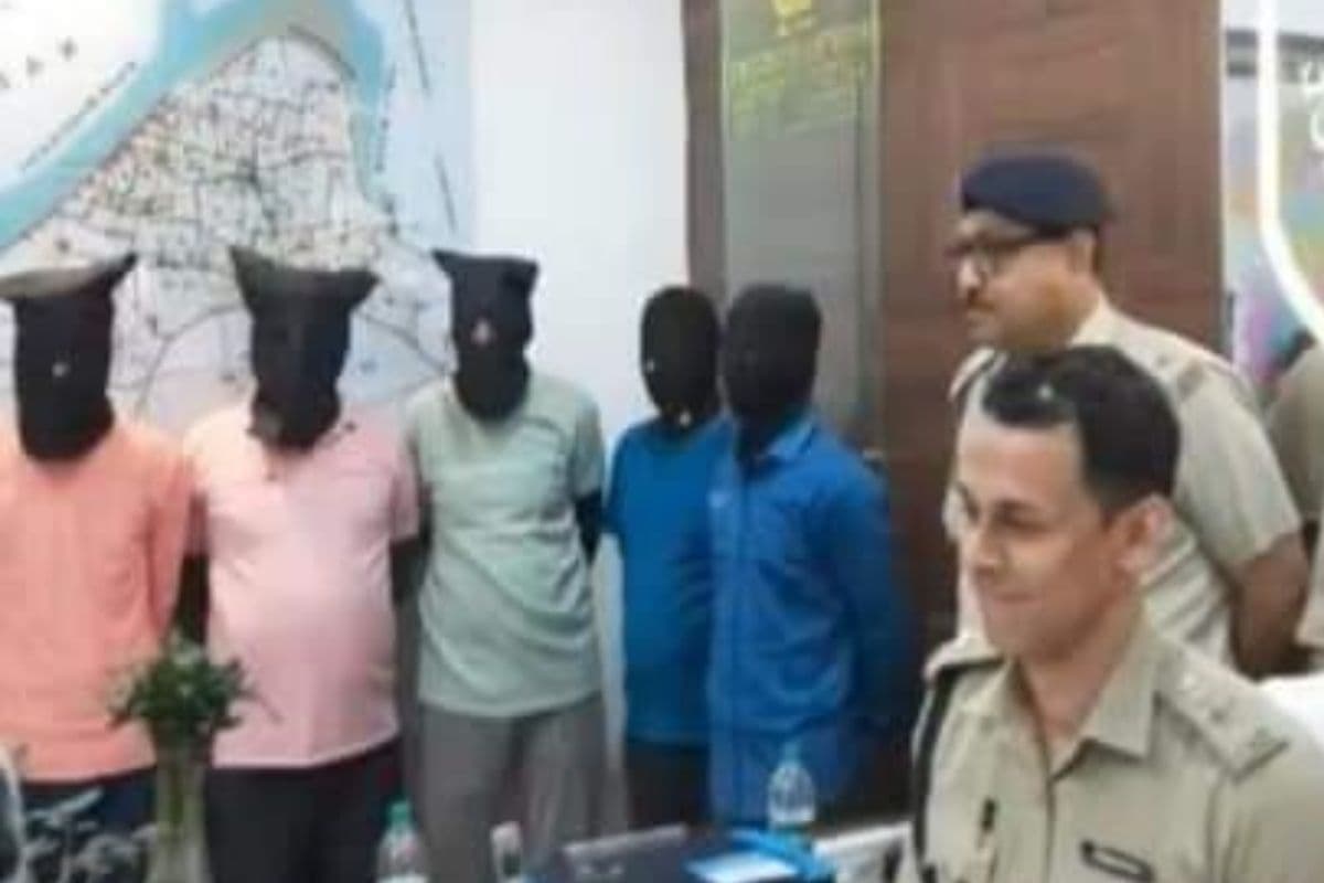 पश्चिम बंगाल: आभूषण दुकान में चोरी मामले में दो महिला समेत सात बदमाश अरेस्ट, 26 लाख से अधिक के जेवरात बरामद