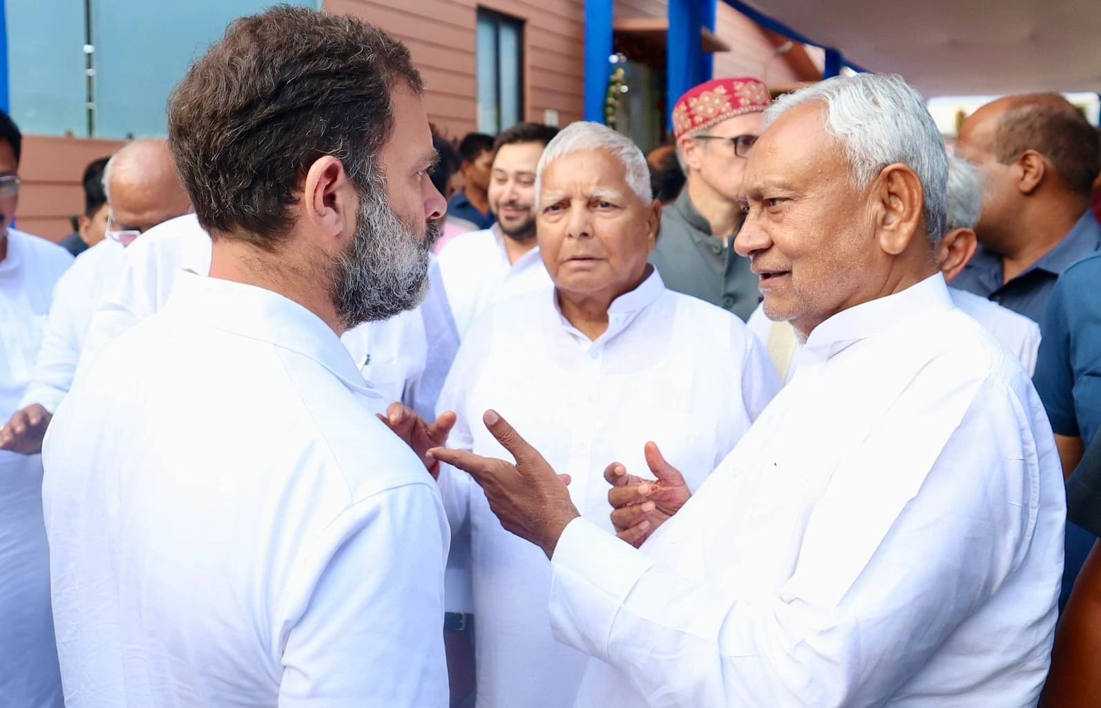 Bihar Politics: I.N.D.I.A गठबंधन की वर्चुअल बैठक खत्म, लालू-नीतीश के साथ कांग्रेस ने की सीट शेयरिंग पर बात Bihar Politics: I.N.D.I.A गठबंधन की वर्चुअल बैठक खत्म, लालू-नीतीश के साथ कांग्रेस ने की सीट शेयरिंग पर बात