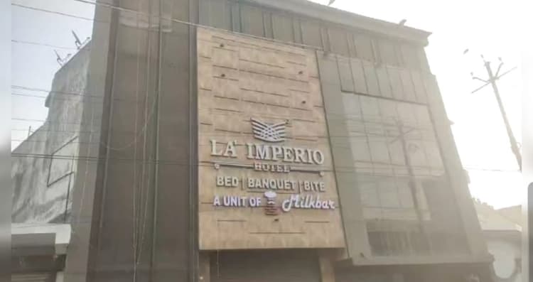 अलीगढ़: होटल के उद्घाटन से पहले लगी आग, दम घुटने से एक कर्मचारी की मौत, जानें पूरा मामला