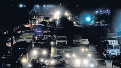 पटना-मोतिहारी-दरभंगा फोरलेन पर भीषण जाम, दूल्हे की गाड़ी और एंबुलेंस भी जाम में घंटों फंसी रही