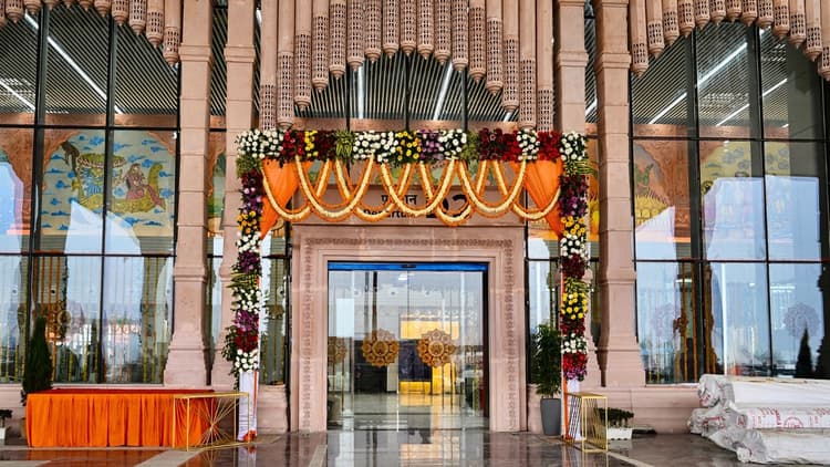 Ayodhya: पीएम मोदी ने फेसबुक पर शेयर की 'महर्षि वाल्मिकी इंटरनेशनल एयरपोर्ट' की खूबसूरत तस्वीरें