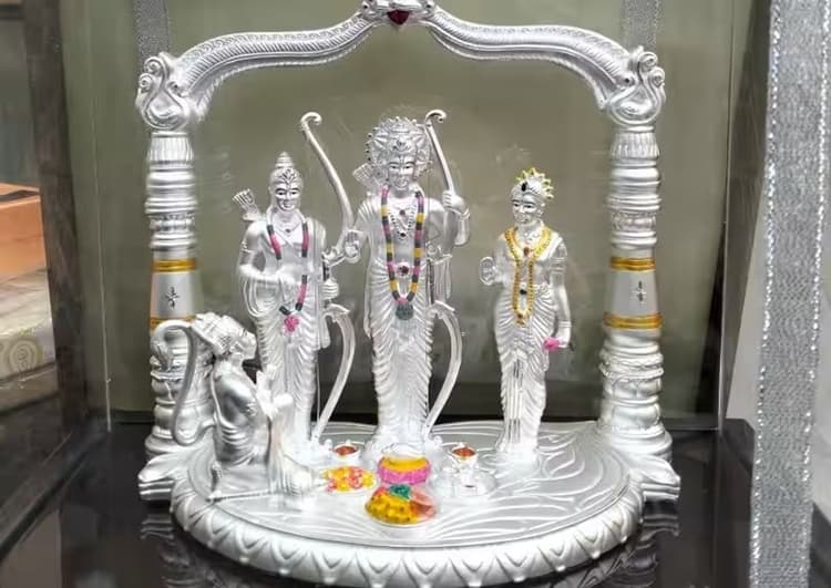 Ram Mandir: ताज नगरी में तैयार सोने-चांदी के राम दरबार का मार्केट में भारी डिमांड, जानें इसकी कीमत