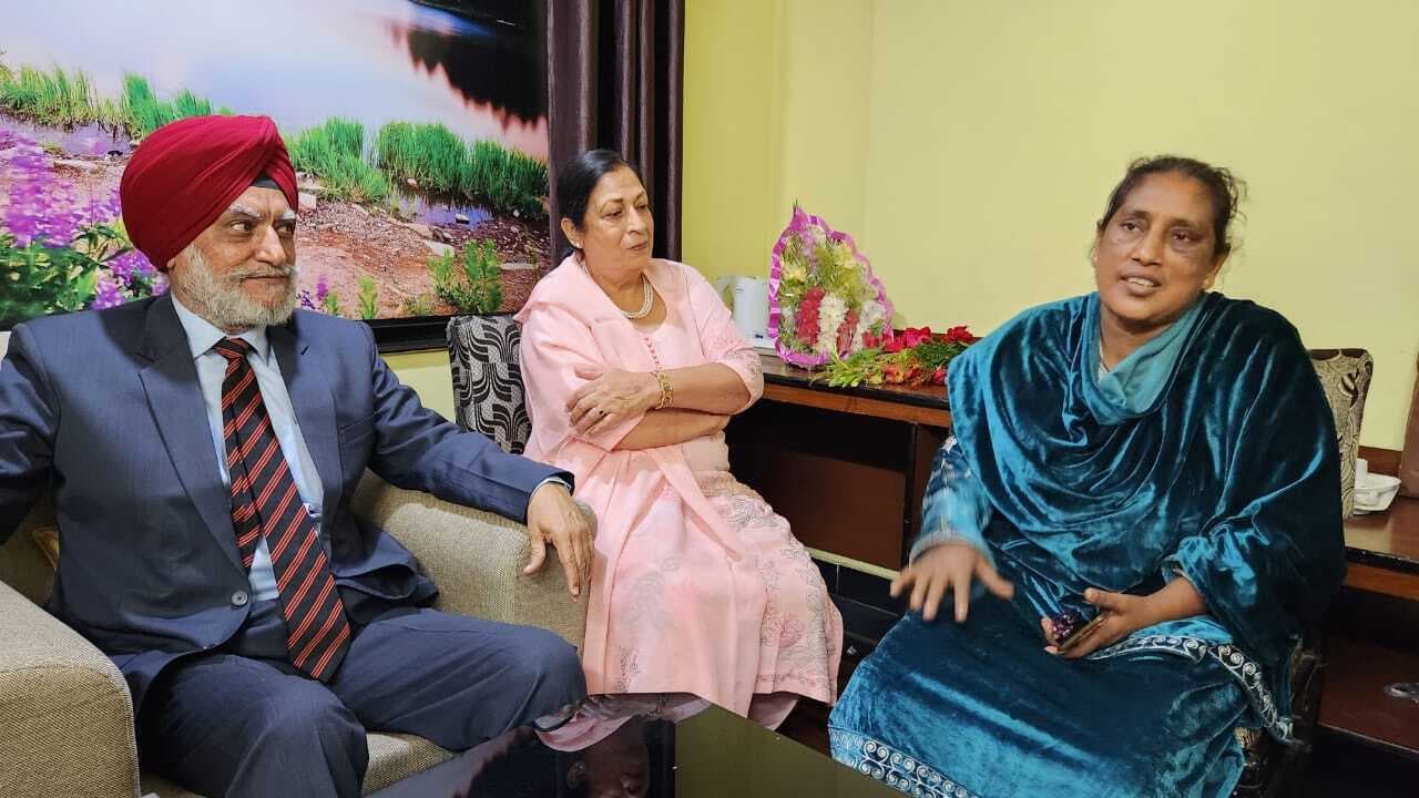 PHOTOS: भागलपुर दंगे में जिस बच्ची को मेजर ने बचाया, उसने 33 साल बाद अपने बेटे के निकाह में बुलाया तो आए बिहार