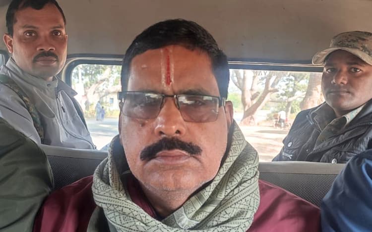 हजारीबाग : एएसआई मनोज कुमार को एसीबी ने रिश्वत लेते रंगे हाथ किया गिरफ्तार