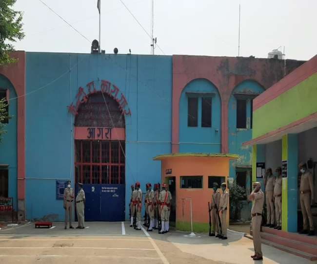 Agra News: कुख्यात सुधीर सिंह को फतेहगढ़ जेल से आगरा लाएगी पुलिस, महिला डॉक्टर को कर रहा था ब्लैकमेल