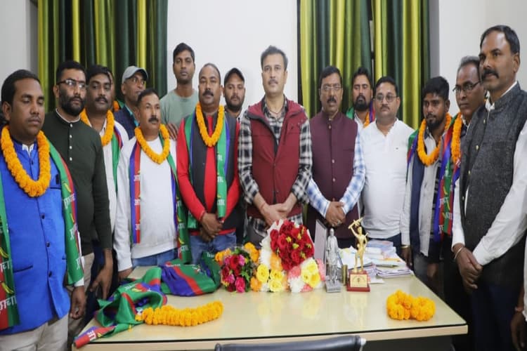 झारखंड: आजसू पार्टी के मिलन समारोह में सुदेश महतो ने रोजगार के बहाने हेमंत सरकार पर साधा निशाना, कही ये बात