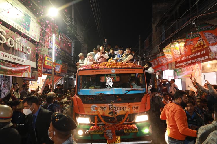 बरेली में गृह मंत्री अमित शाह ने अखिलेश यादव पर कसा तंज, बोले- दम हो तो राम मंदिर का निर्माण रोक लो