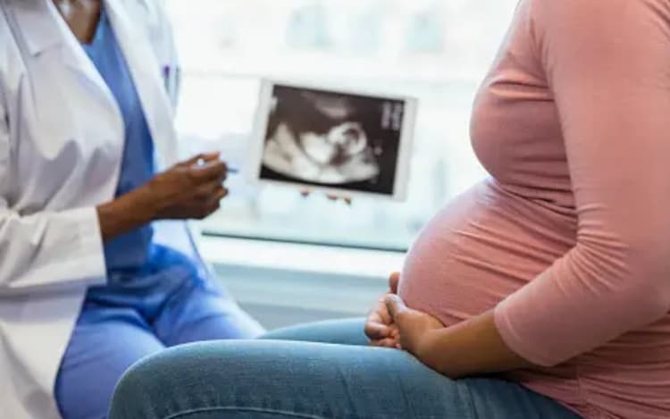 गर्भावस्था में अधिक गर्मी से बढ़ सकता है खतरा रिसर्च में जानें अपनी और बच्चे की कैसे करें केयर