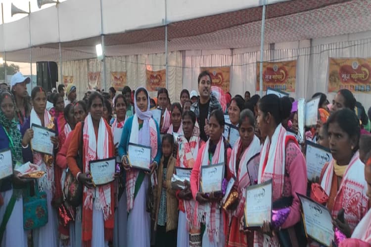 रांची: अनगड़ा के गूंज महोत्सव में बिखरी सतरंगी छटा, देखें तस्वीरें