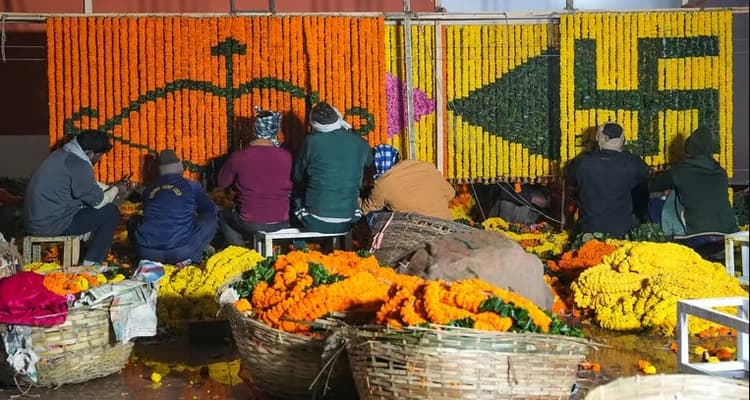 Ramotsav 2024: पीएम मोदी के दौरे से पहले अयोध्या फूलों से सजी, श्री राम के प्रतीक चिन्ह बनाए गये