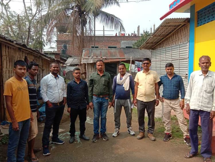 Coronavirus Lockdown: असम में फंसे चौपारण के मजदूर, झारखंड सरकार से कहा- बीमारी से नहीं, भूख से मर जायेंगे