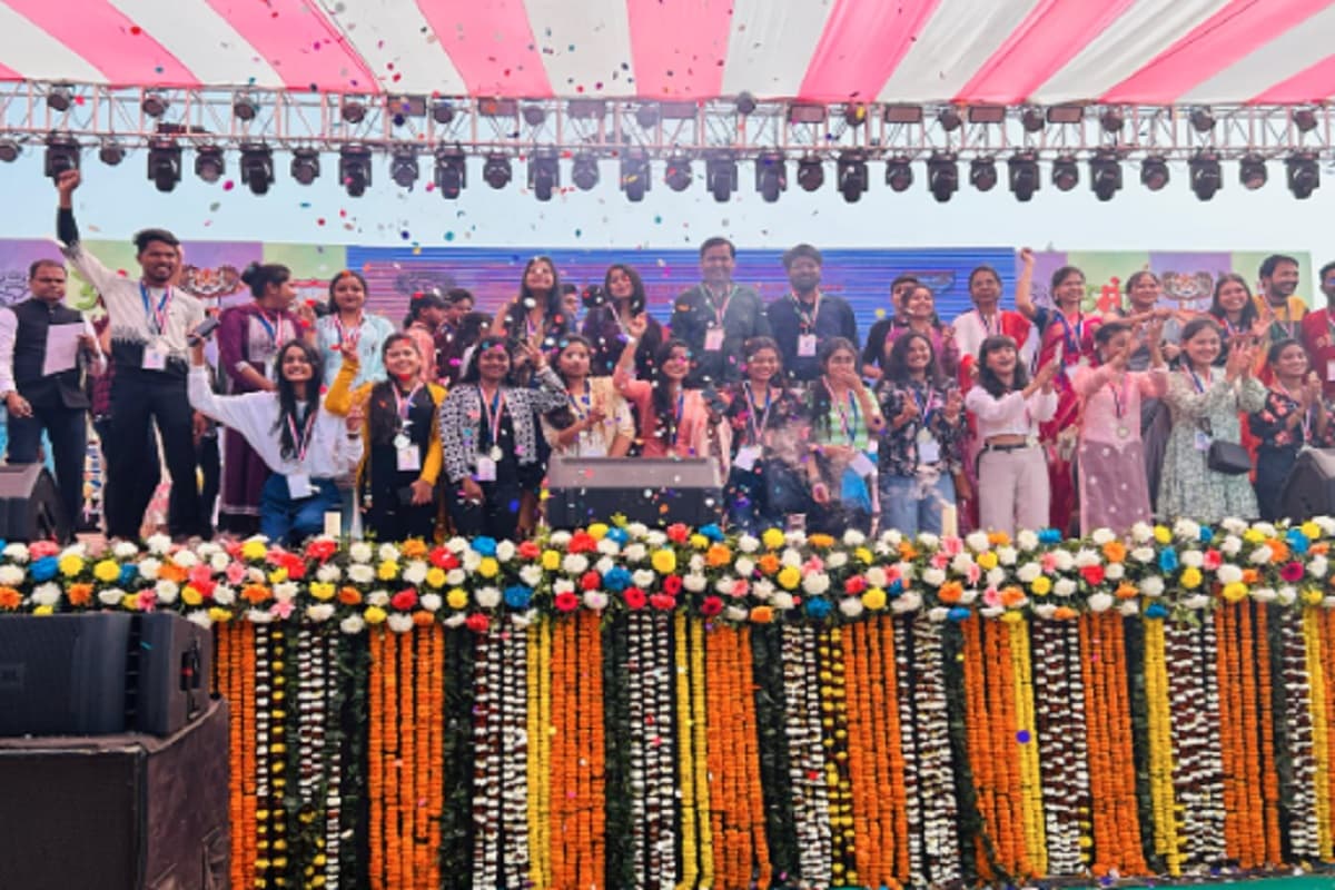 धनबाद: जोनल अंतर विवि युवा महोत्सव में BBMKU का शानदार प्रदर्शन, प्रतियोगिता में हासिल किया चौथा स्थान