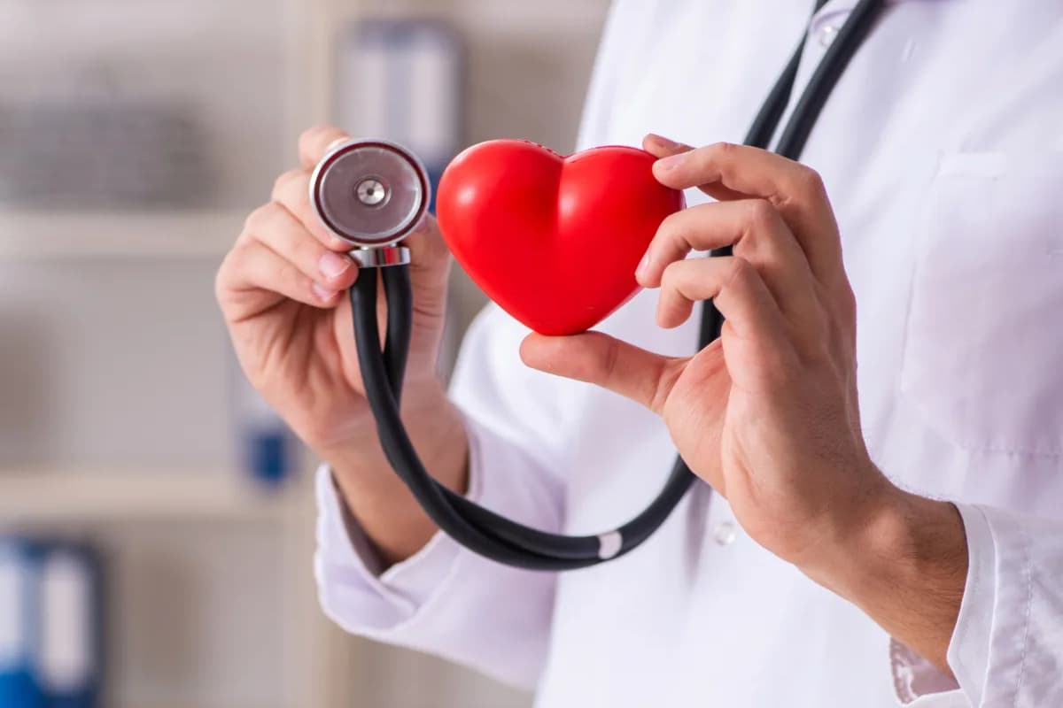 Heart health: दिल को मजबूत बनाए रखने के लिए स्वस्थ आदतें
