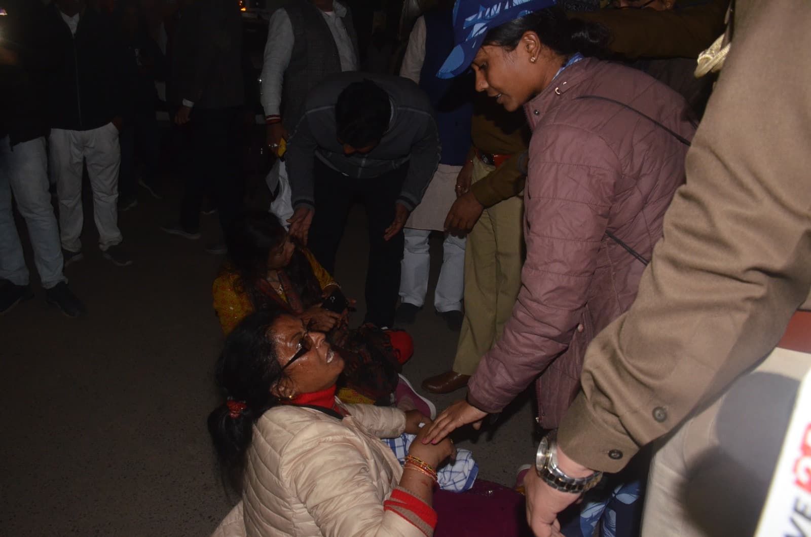 पटना में नियोजित शिक्षकों का जोरदार प्रदर्शन, भाजपा कार्यालय का किया घेराव, पुलिस ने किया लाठीचार्ज