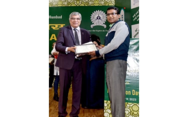 बोकारो : विज्ञान व तकनीक के क्षेत्र में विश्व स्तर पर डंका बजा रहे कसमार के डॉ विकास