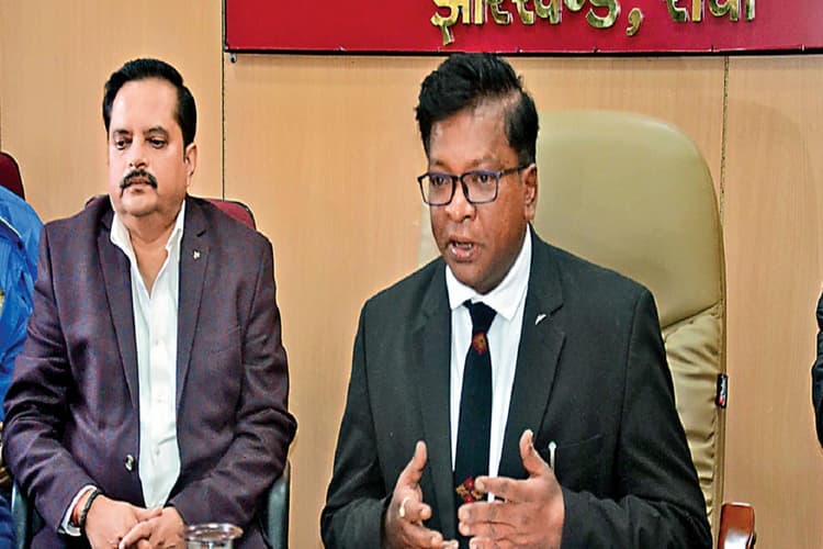 झारखंड: पुरुषों को मिला विधवा पेंशन और फर्जी विद्यार्थियों को बांट दी गयी छात्रवृत्ति, CAG रिपोर्ट में खुलासा