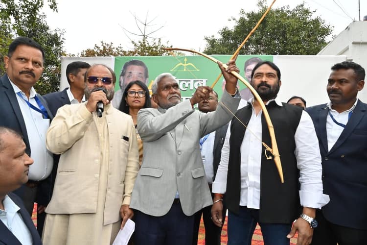 Jharkhand: सीएम आवास में JMM का मिलन समारोह, 3000 लोगों ने ली पार्टी की सदस्यता, चंपाई सोरेन ने कही ये बात