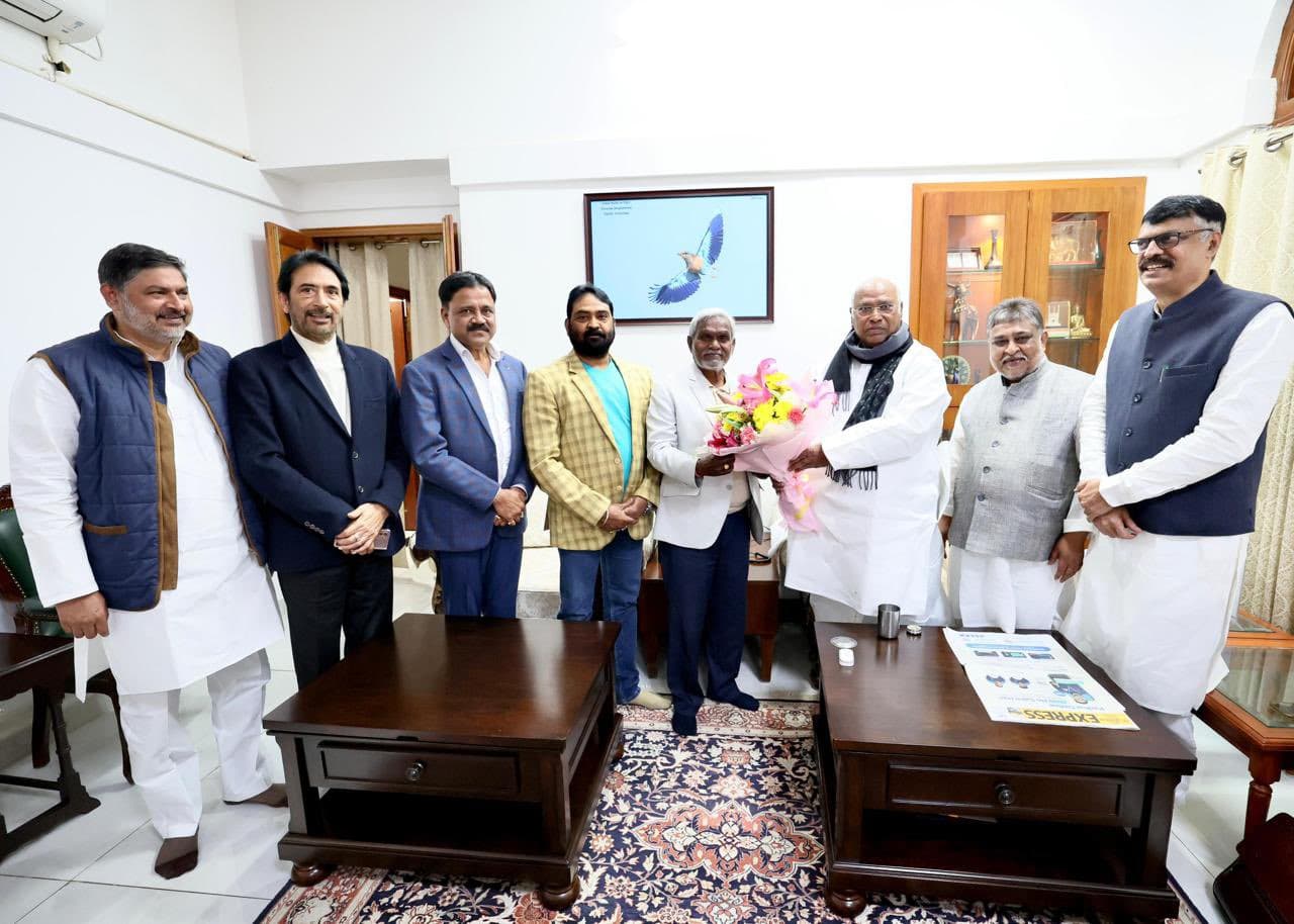 Jharkhand News: 8 कांग्रेस विधायक दिल्ली में मल्लिकार्जुन खरगे से मिलेंगे, चंपाई सोरेन और जीए मीर ने कही ये बात