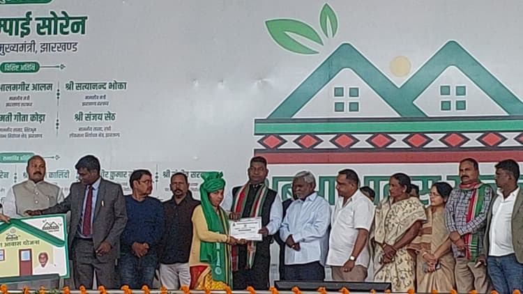 कोल्हान को ‘अबुआ आवास योजना’ की सौगात, अफसरों से बोले चंपाई सोरेन- गरीबों के साथ न हो अन्याय