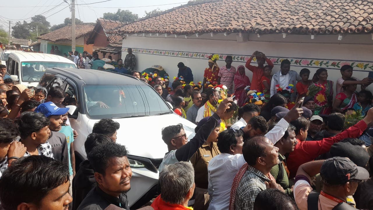 ये है मुख्यमंत्री चंपाई सोरेन का गांव जिलिंगगोड़ा, पहली बार अपने घर पहुंचने पर हुआ भव्य स्वागत