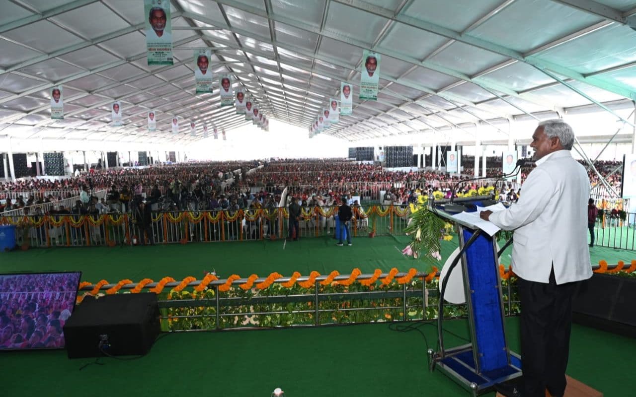 सखी मंडल के महासम्मेलन में बोले चंपाई सोरेन- समाज और राज्य के विकास में पुरुषों से ज्यादा योगदान महिलाओं का