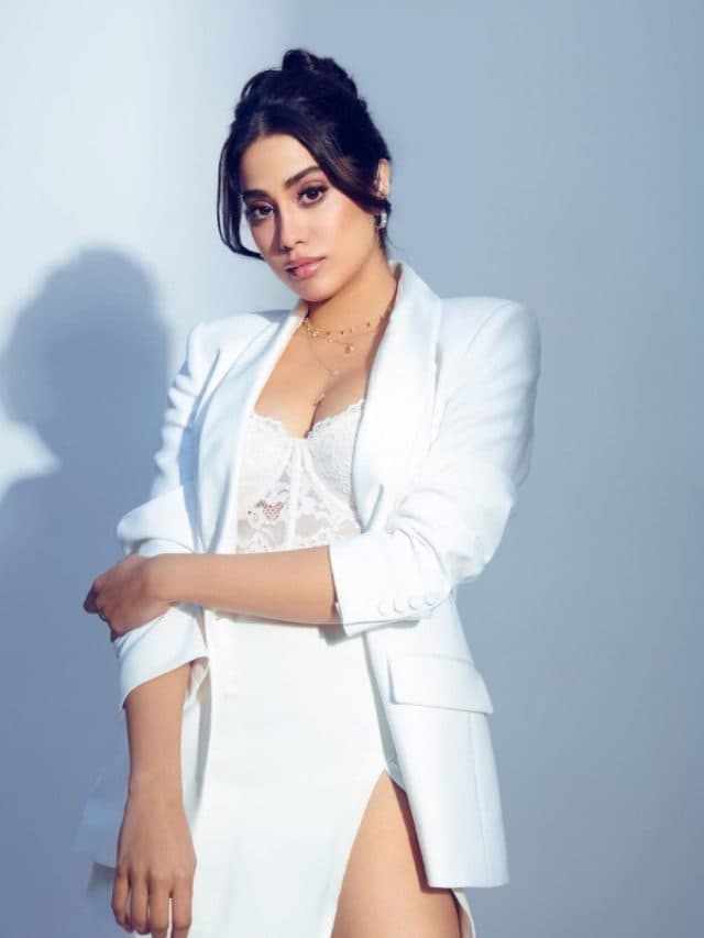 बॉलीवुड के बाद साउथ इंडस्ट्री में Janhvi Kapoor चलाएंगी जादू