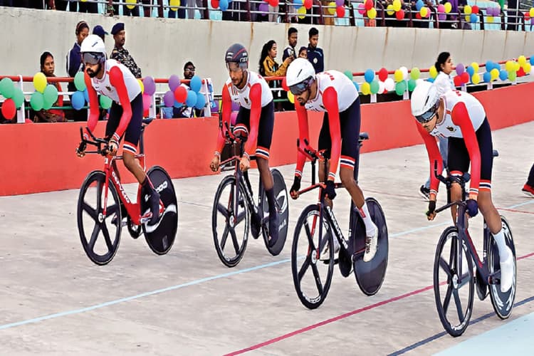 नेशनल ट्रैक साइकिलिंग चैंपियनशिप में 26 राज्यों के खिलाड़ी हुए शामिल, 18 लाख रुपये की साइकिल से लगा रहे रेस