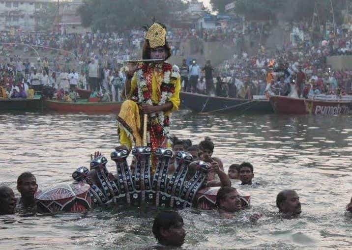 Varanasi News: 5 मिनट में कालिया नाग को नाथेंगे श्रीकृष्ण, शिव की नगरी में सोमवार को कान्हा की लीला