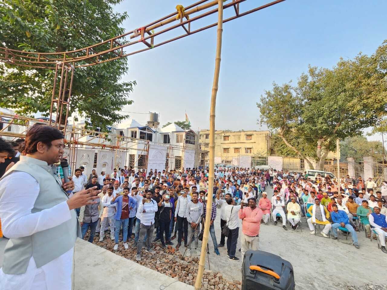 कुढ़नी उपचुनाव: VIP प्रमुख मुकेश सहनी ने प्रत्याशी नीलाभ के पक्ष में किया रोड शो, कहा- सभी का है साथ कुढ़नी उपचुनाव: VIP प्रमुख मुकेश सहनी ने प्रत्याशी नीलाभ के पक्ष में किया रोड शो, कहा- सभी का है साथ