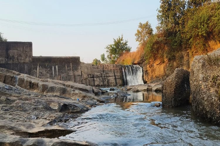 सैलानियों को लुभा रहा है रामगढ़ के 15 नंबर का डैम, नववर्ष में उमड़ती है भीड़