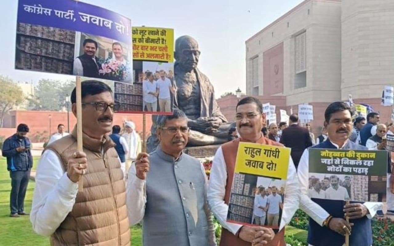 संसद में गूंजा धीरज साहू के ठिकानों से मिले नोटों के भंडार का मामला, झारखंड सरकार को बर्खास्त करने की मांग