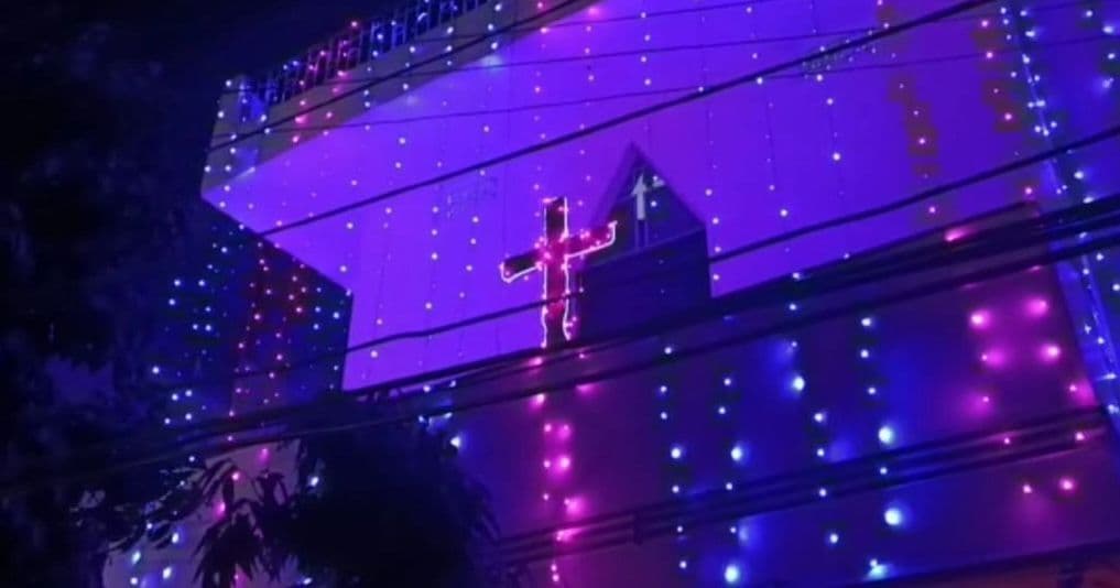 Christmas 2021: वाराणसी की इस चर्च में भोजपुरी में लोग गाते हैं कैरोल, क्रिसमस पर उमड़ती है भारी भीड़