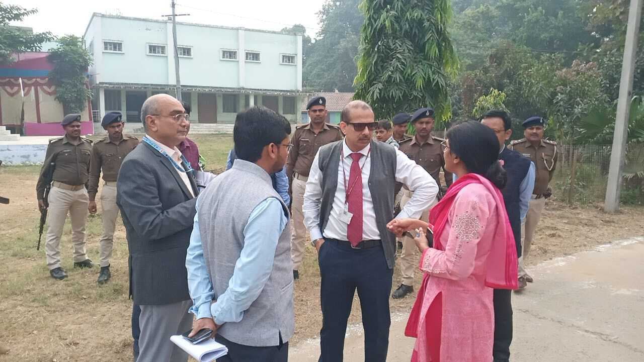 PHOTOS: भागलपुर पहुंचे KK Pathak, रात में ही शहर में ली एंट्री, सुबह होते ही निरीक्षण करने निकले