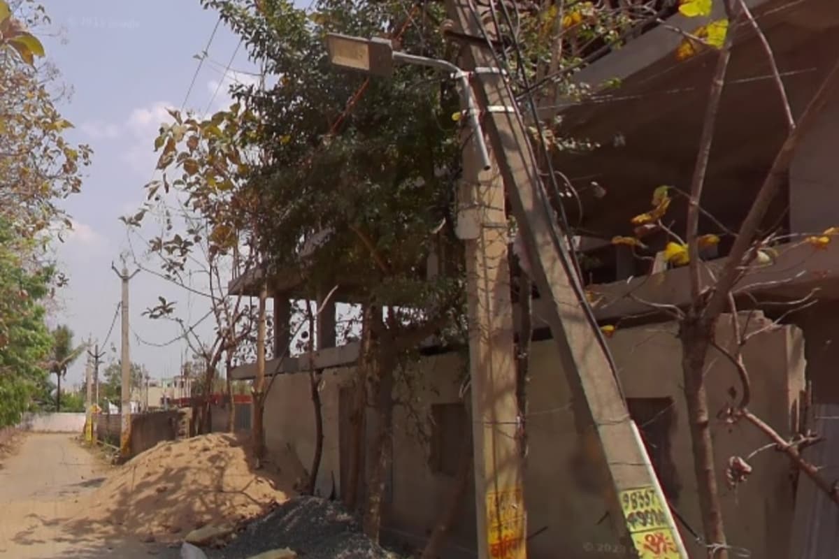 रांची : अपर बाजार में बिजली का एलटी पोल गिरा, बड़ा हादसा टला