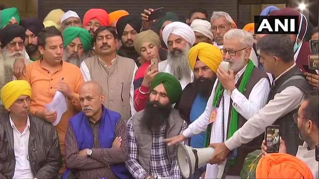 दिल्ली में कम हो रही किसानों भीड़, Rail Roko Andolan में भीड़ जुटाने का यह है किसान नेताओं का प्लान दिल्ली में कम हो रही किसानों भीड़, Rail Roko Andolan में भीड़ जुटाने का यह है किसान नेताओं का प्लान