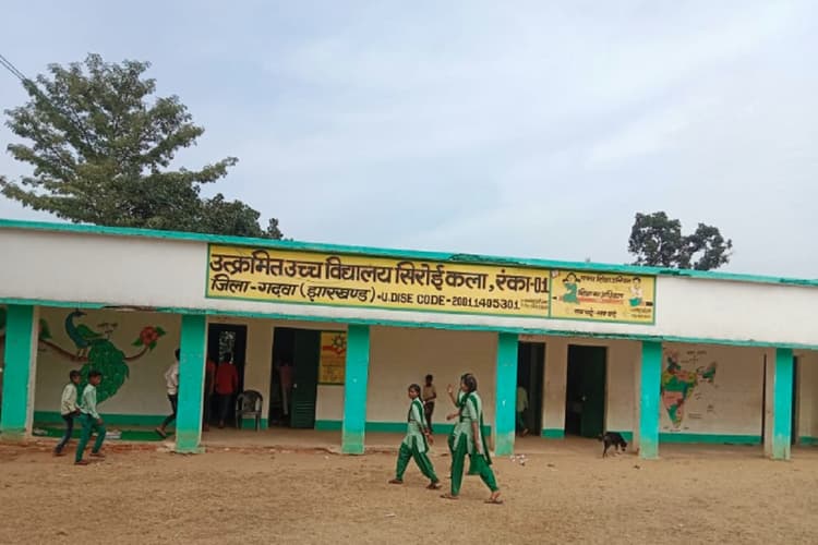 गढ़वा में शिक्षा व्यवस्था बदहाल, प्राथमिक विद्यालय के लिए बहाल पारा शिक्षक 10वीं के विद्यार्थियों को