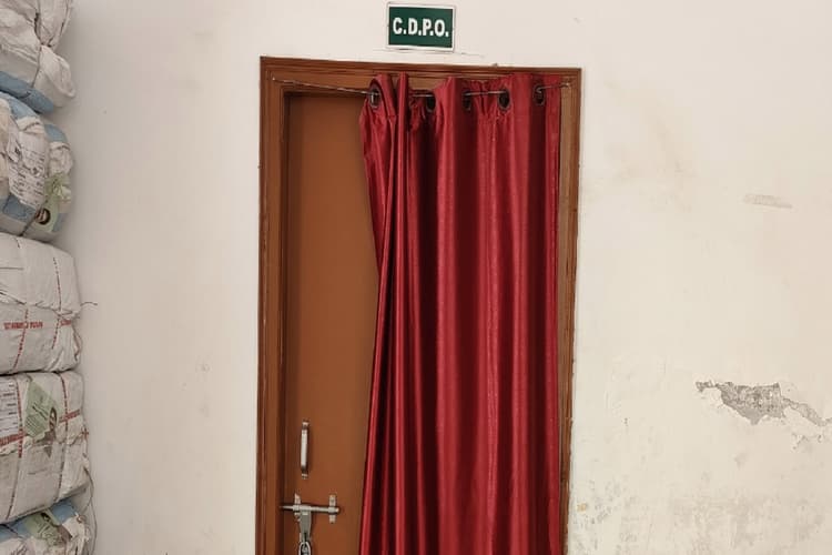 बिना छुट्टी स्वीकृति के माह भर से गायब है गढ़वा की CDPO