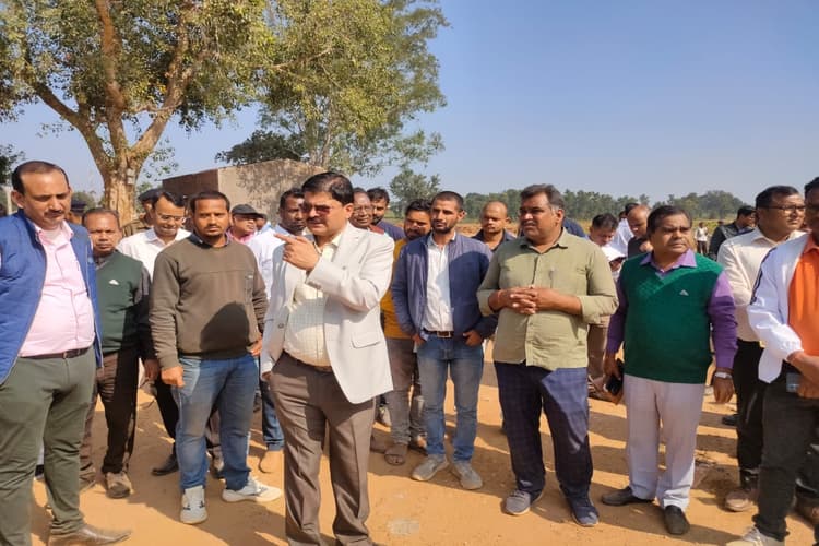 झारखंड: निर्वाचन कार्य में शिथिलता बरतने पर डीसी ने लिया एक्शन, पर्यवेक्षक एवं बीएलओ सस्पेंड