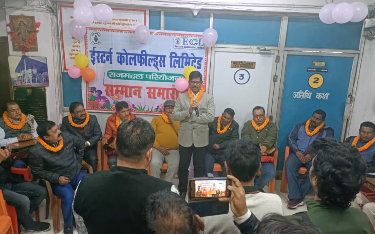 गोड्डा : सेवानिवृत एक पदाधिकारी एवं 13 परियोजना कर्मियों को दी गयी विदाई