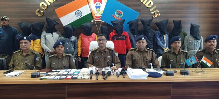 गिरिडीह में साइबर अपराधियों के खिलाफ बड़ी कार्रवाई, 12 गिरफ्तार, 2.19 लाख नकद और 33 सिम कार्ड बरामद