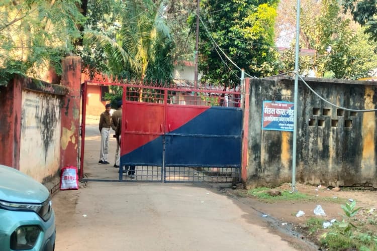 झारखंड: गोड्डा जेल में छापेमारी, सभी वार्डों की जांच, कैदियों से पूछताछ, नहीं मिली आपत्तिजनक सामग्री
