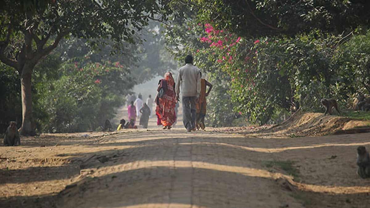 UP News: देश में पहली बार धार्मिक स्थल की हवाई परिक्रमा की शुरुआत, मथुरा वृंदावन और गोवर्धन से होगा शुभारंभ