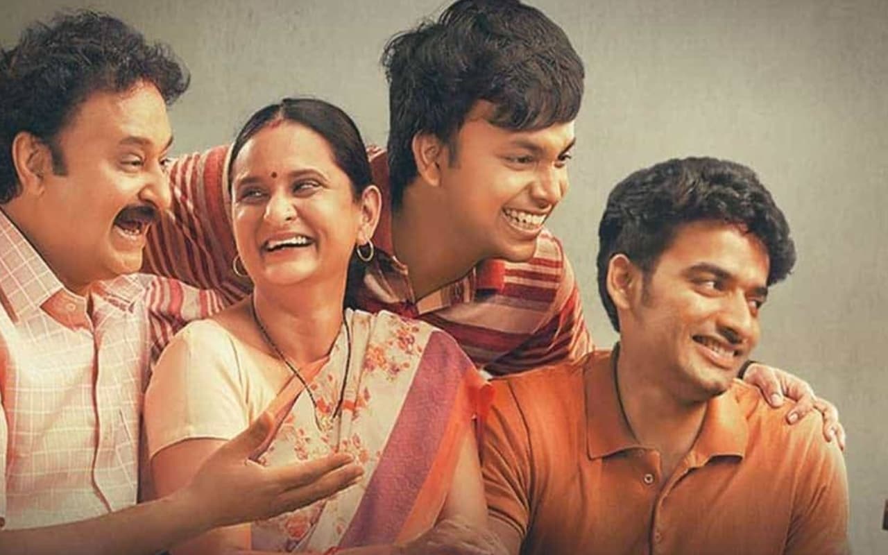 Top Comedy Web Series: टाइम निकालकर झटपट देख लीजिए ये 5 कॉमेडी वेब सीरीज, हंसते-हंसते पकड़ लेंगे अपना पेट