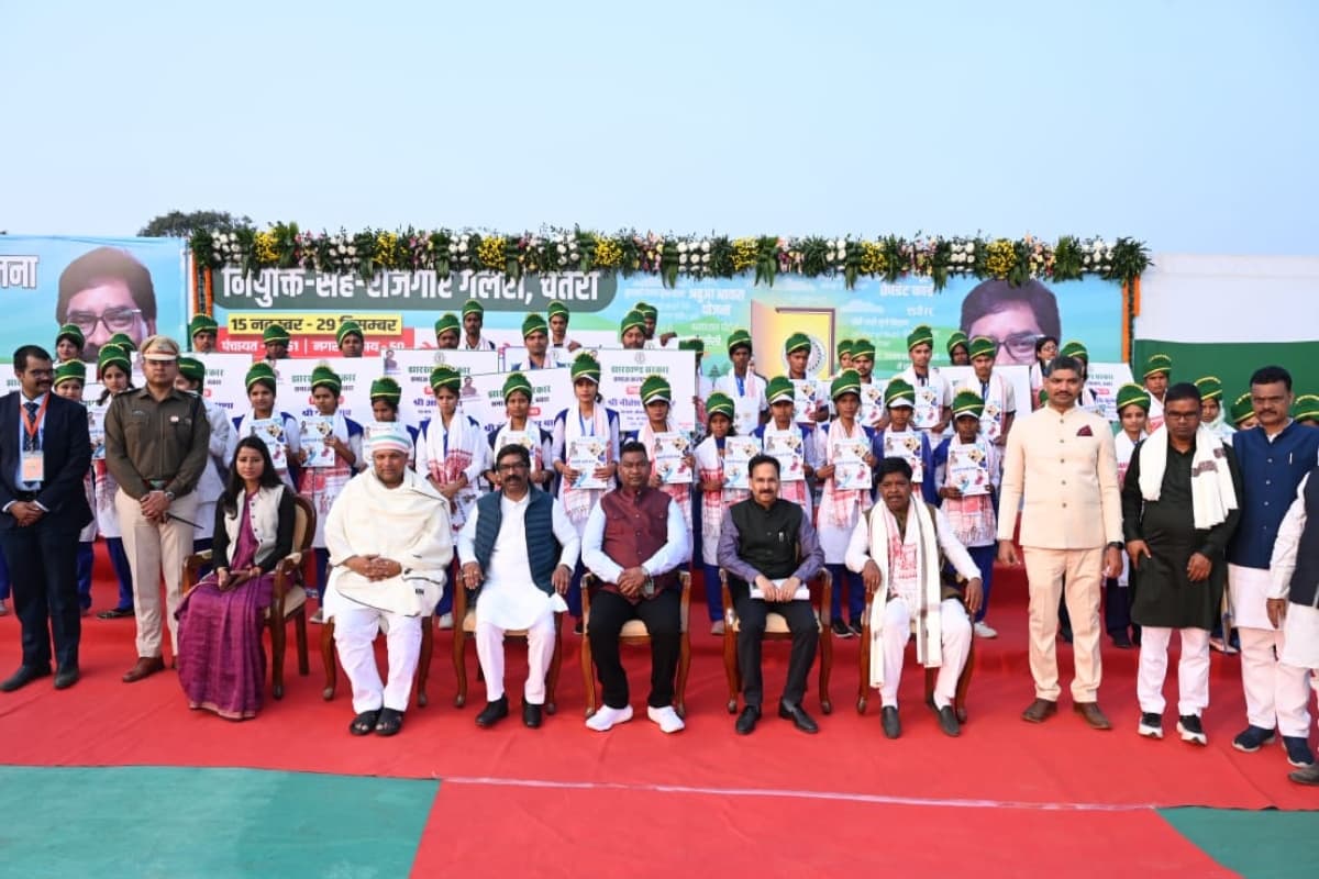 झारखंड: सीएम हेमंत सोरेन चतरा में बोले, दिल्ली व रांची के एसी रूम से नहीं, अब गांव से चलेगी आपकी सरकार